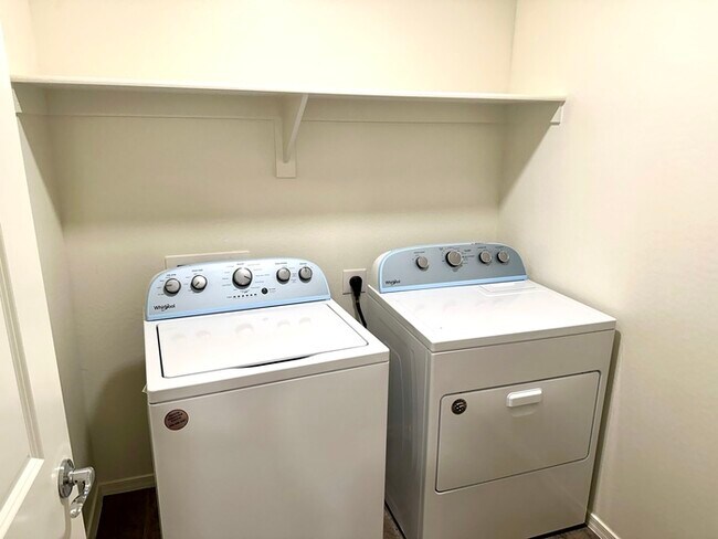 Building Photo - 1556 Demain Dr