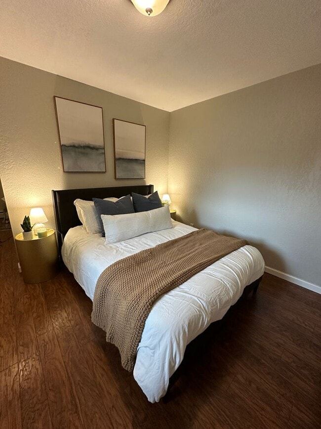 Building Photo - 2807 Benton St.