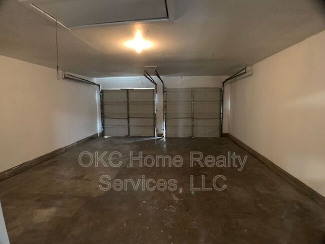 Building Photo - 6812 S Land Ave