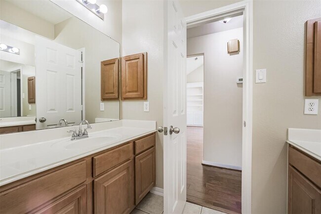 Building Photo - 15810 Cypress Hall Dr