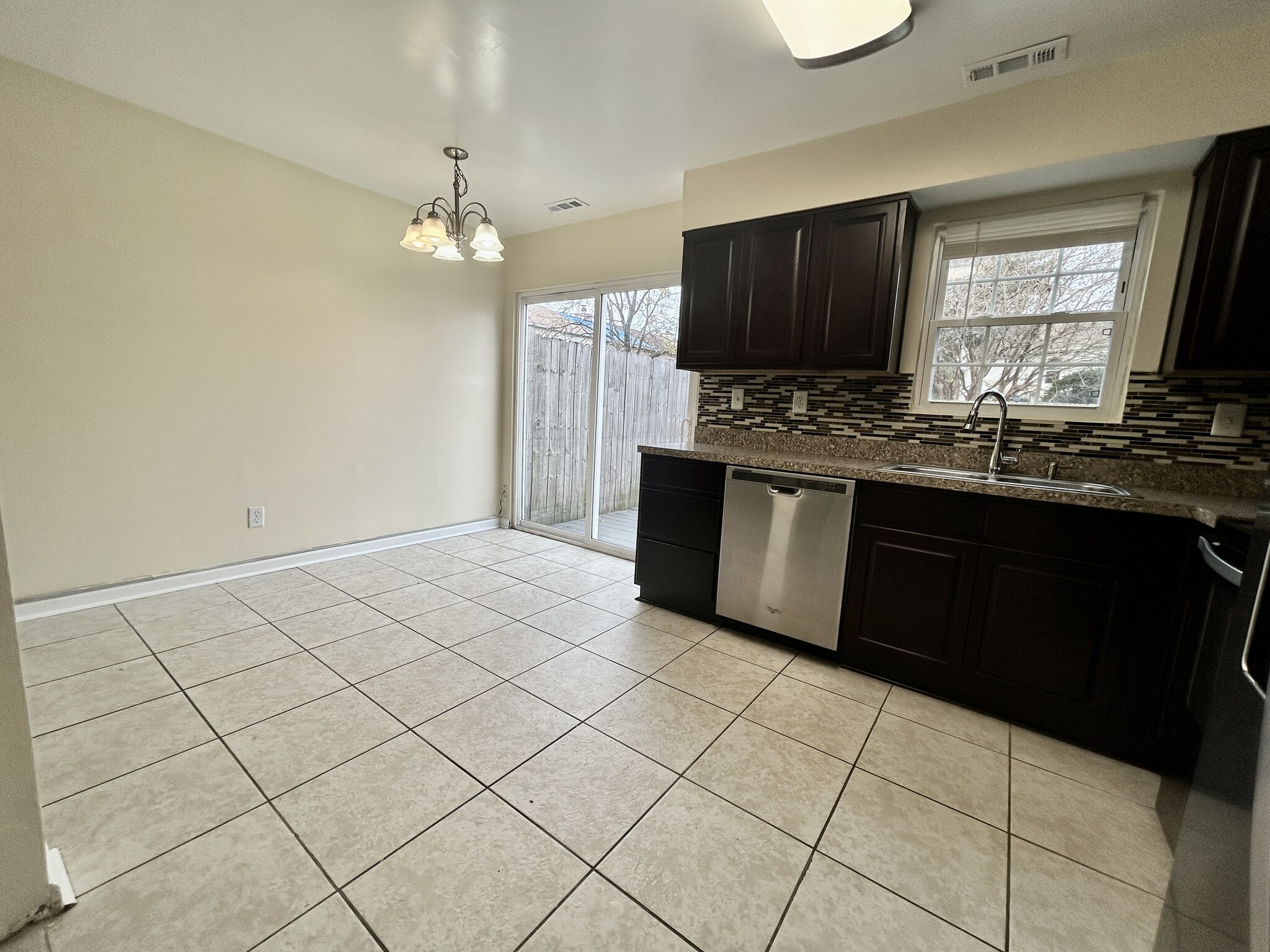 Kitchen - 718 Spence Cir