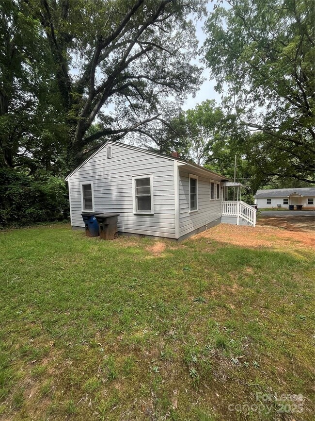 Building Photo - 516 Elam Ave