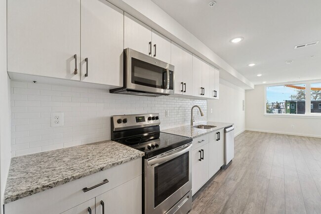 Building Photo - 4276 Parkside Ave