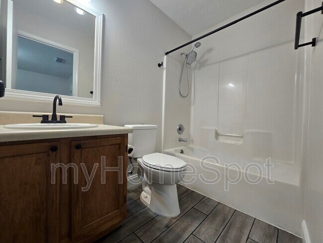 Building Photo - 8900 Forest Oak Dr