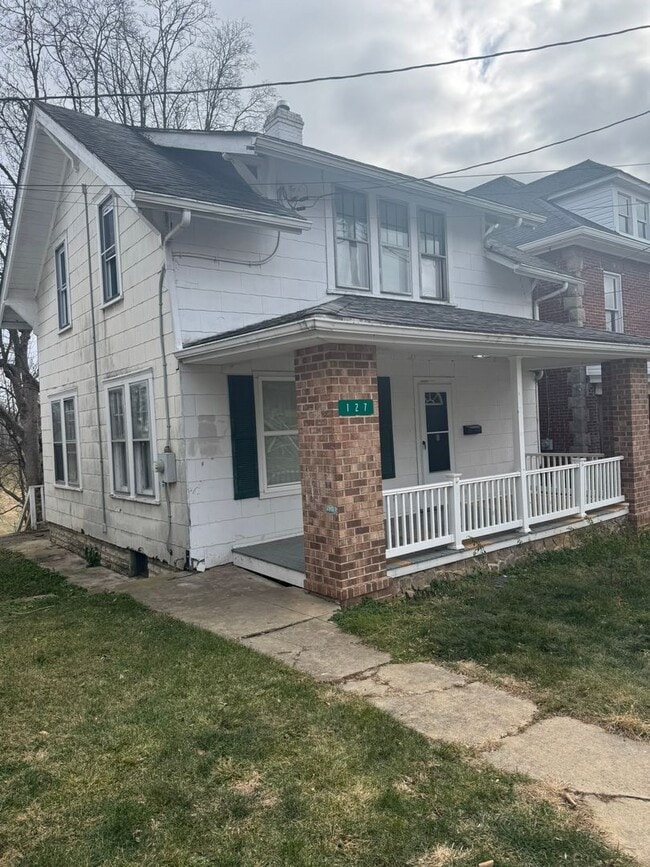 Building Photo - 3 bedroom, 1 bath, 2 story single family house