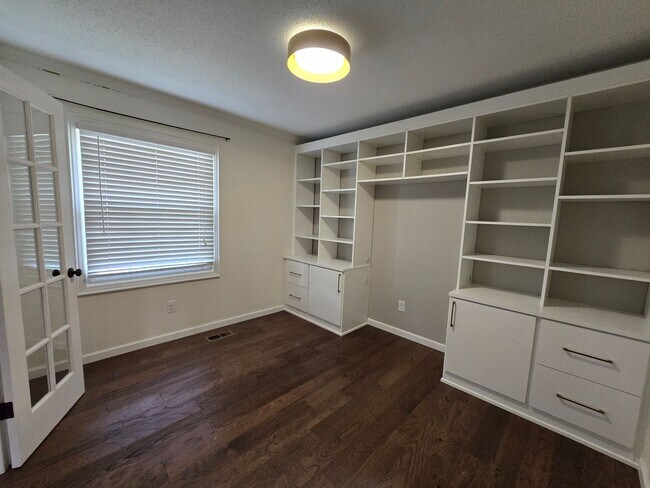 Building Photo - 3456 Regiment Dr