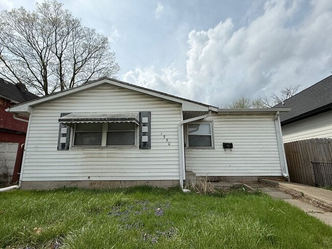 Building Photo - 1550 N Rural St