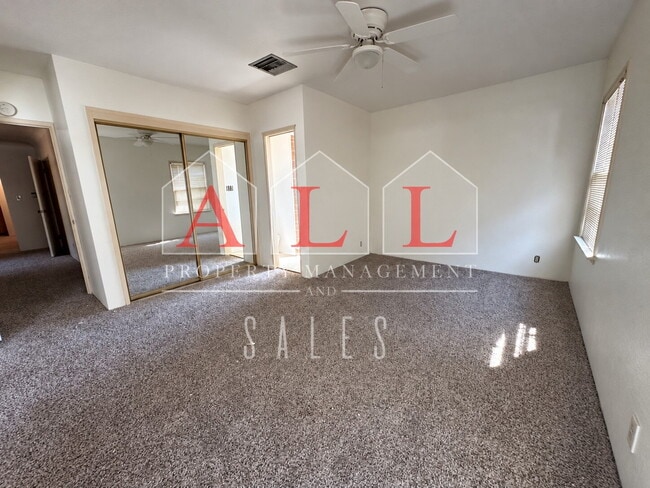 Building Photo - 2520 La Siesta Dr