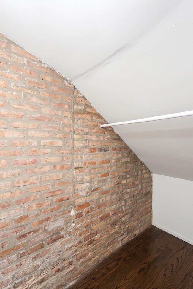 Building Photo - 2348 W Moffat St