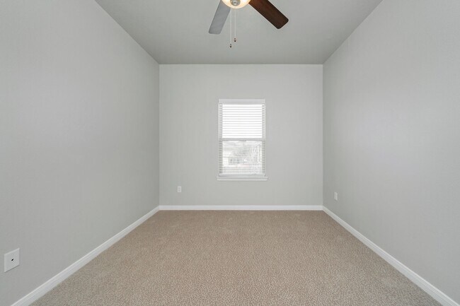 Building Photo - Spacious Townhome Available Now!