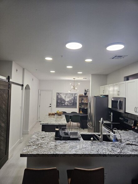 Building Photo - 1350 S Greenfield Rd