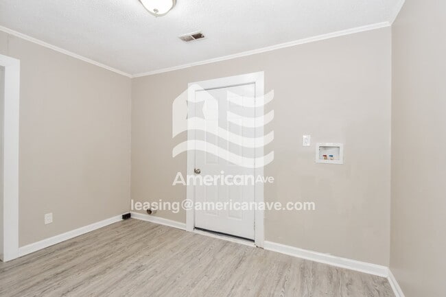 Building Photo - 7030 Sprott St