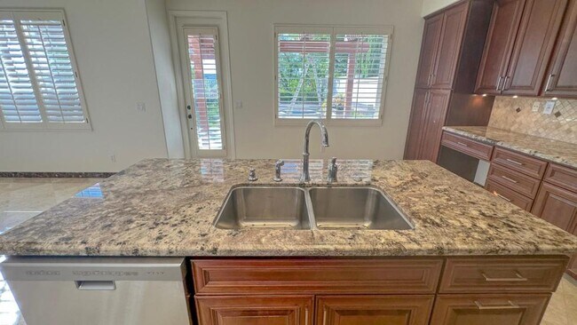 Building Photo - 9 Yale Ct