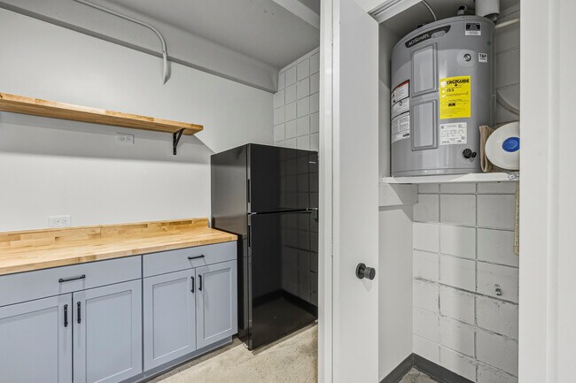 Building Photo - 415 S Weber St