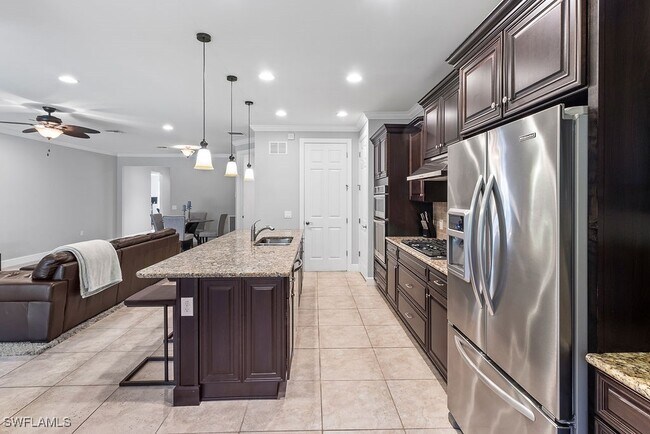 Building Photo - 16133 Camden Lakes Cir