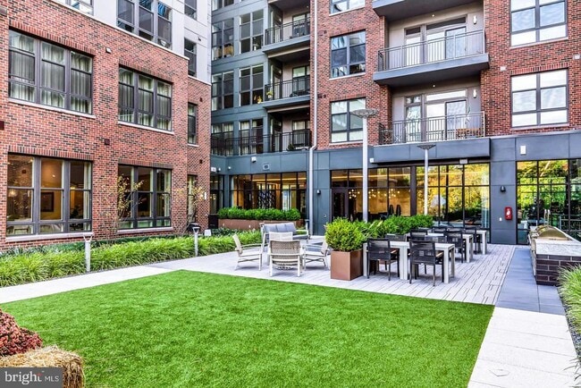 Building Photo - 1761 Old Meadow Rd