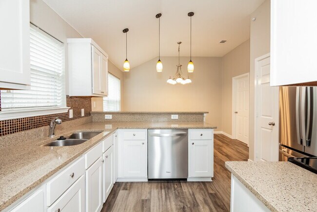 Building Photo - 105 Cherokee Dr