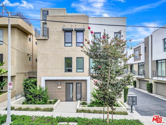 Primary Photo - 1414 1/2 N Stanley Ave