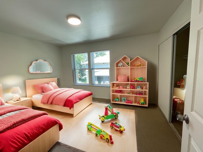 Building Photo - Sunset Creek Apartments