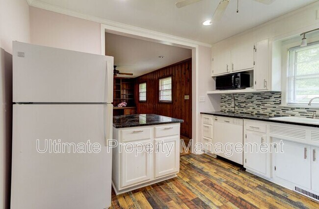 Building Photo - 317 Johnston Dr