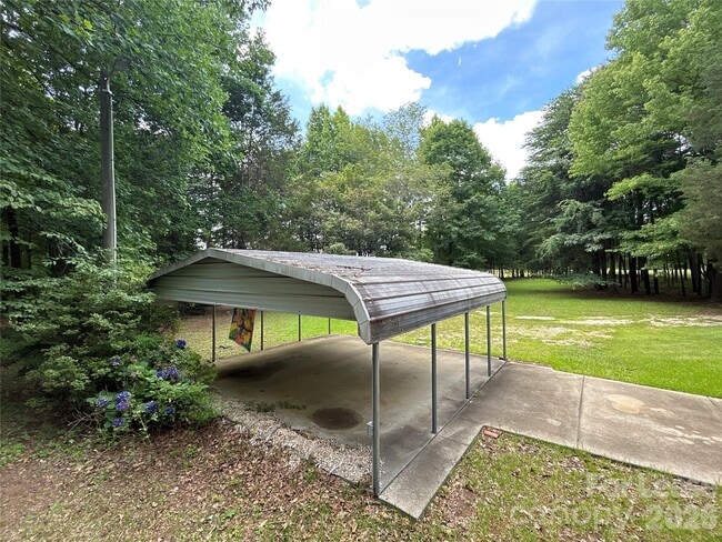 Building Photo - 2039 Vista Rd