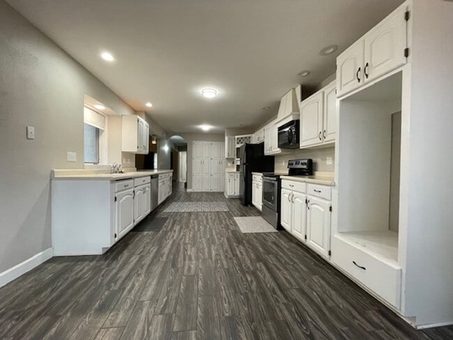 Building Photo - 5341 Bees Ln