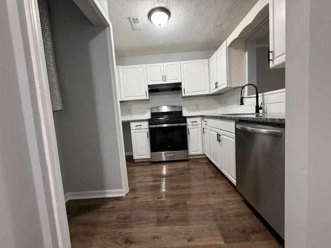 Building Photo - 6992 Flagstone Dr