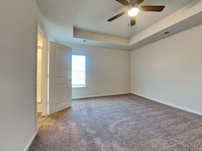 Building Photo - Coming Soon! Burnside Farms! Near USC, For...