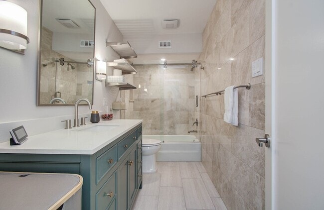 Building Photo - 355 N Post Oak Ln