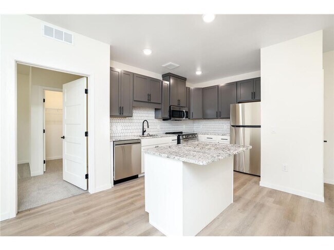 Building Photo - 28 7th St NE