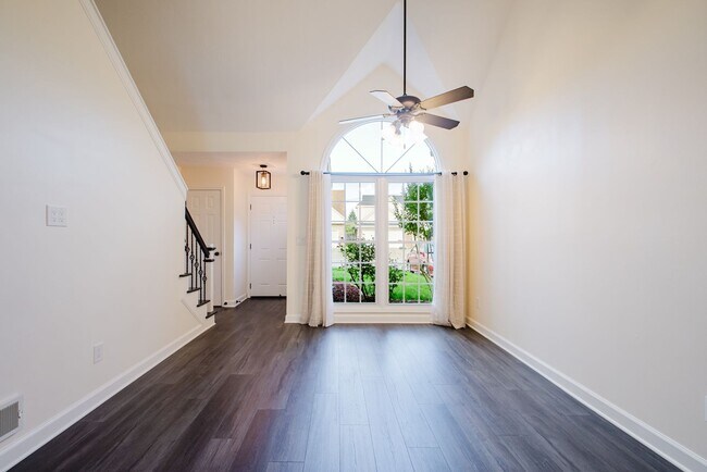 Building Photo - Move-in-ready 3 bed / 3 Full Bath In Louisville's Four Seasons — Fully Updated, No Carpet, Fiber ...