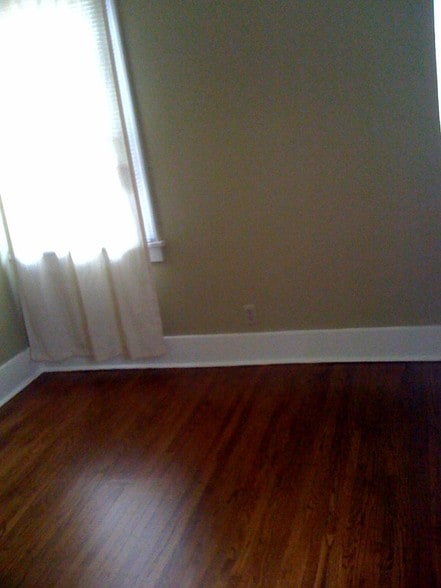 Building Photo - 112 N Hager Ave