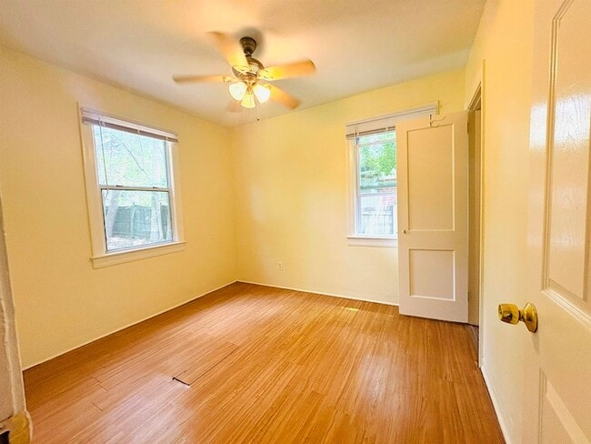 Building Photo - 412 E Magnolia Dr