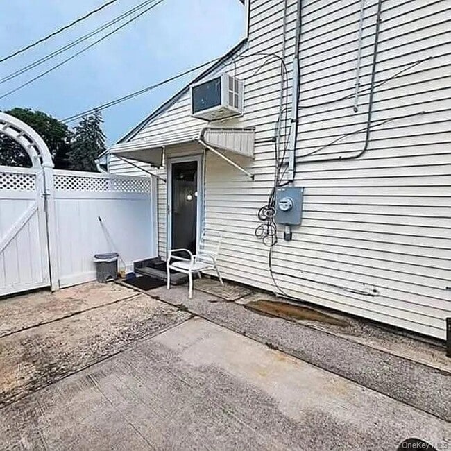 Building Photo - 9 Fairlane Dr