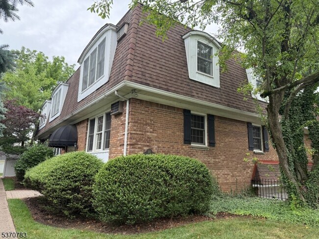 Building Photo - 301 Claremont Ave