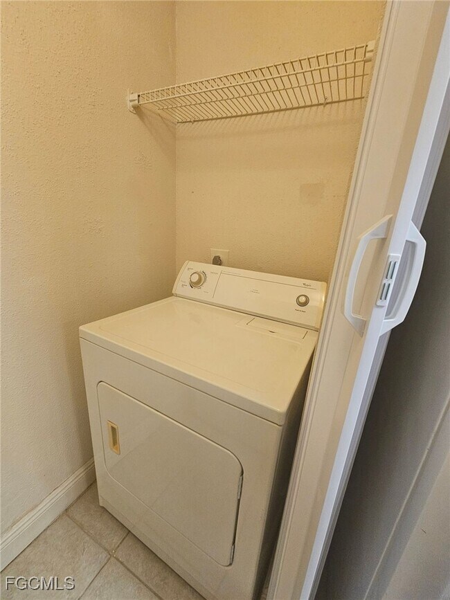 Building Photo - 2905 Winkler Ave