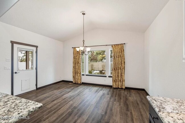 Building Photo - Luxurious Single-Level Rancher in Post Falls