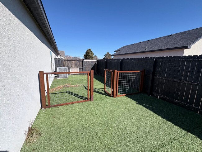 Building Photo - 1207 W Ave P