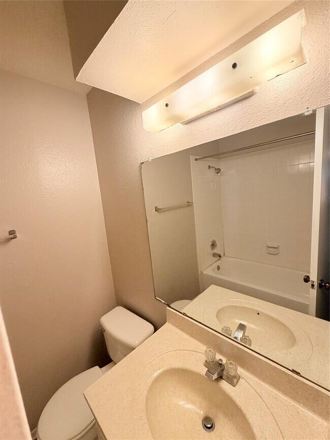 Building Photo - 12800 Tomanet Trail