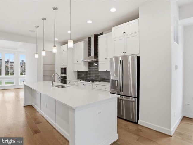 Building Photo - 20305 Savin Hill Dr