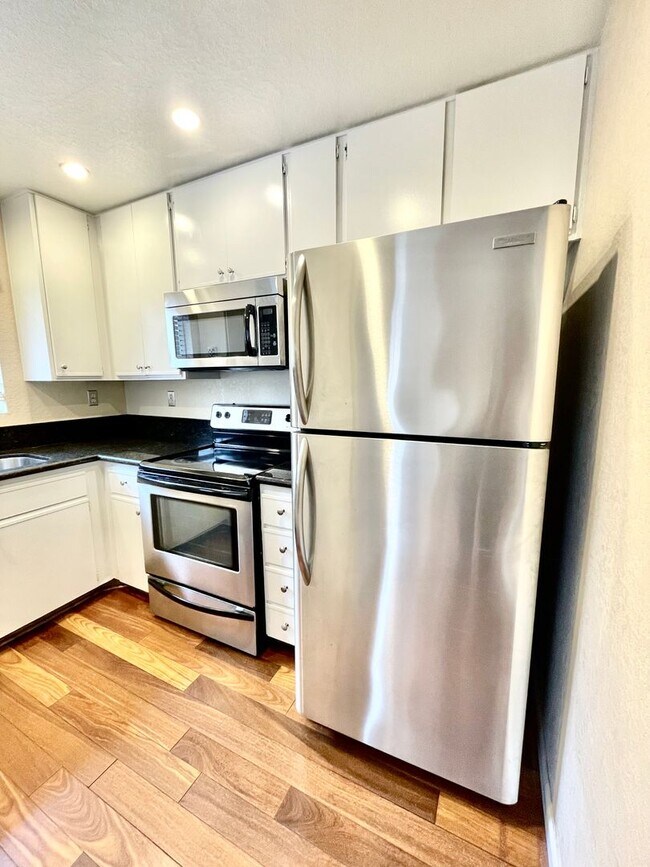 Building Photo - 11329 Avenida De Los Lobos