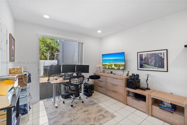 Building Photo - 1120 Canella Ln