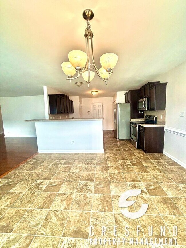 Building Photo - Freshly Painted and Spacious 4 Bedroom, 3 ...