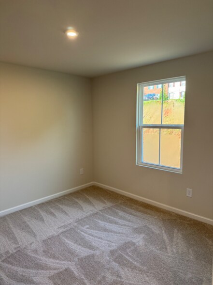 Building Photo - 117 Grv Hl Ter