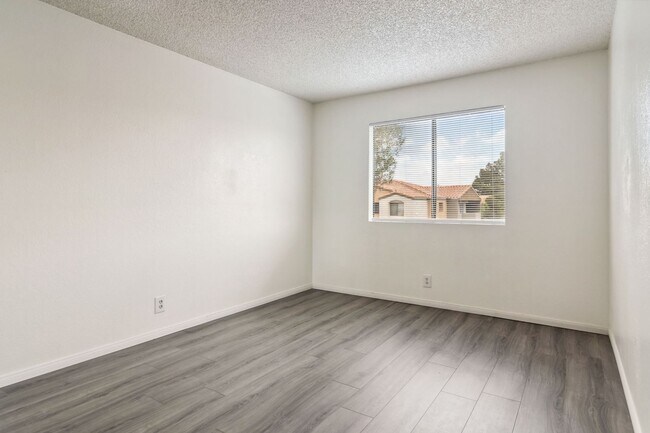 Building Photo - Updated 3 Bedroom Condo in Desert Shores V...