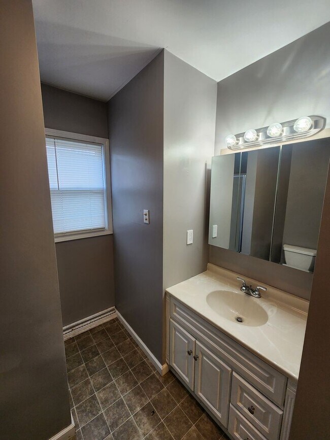 Building Photo - 612 S 8th St