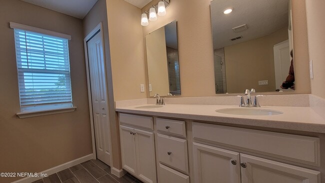 Building Photo - 12880 Josslyn Ln