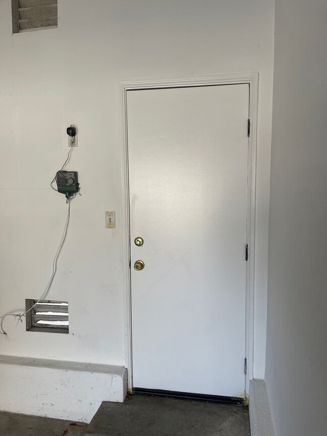 Building Photo - MOVE-IN SPECIAL - 1/2 OFF 1ST MONTH'S RENT...