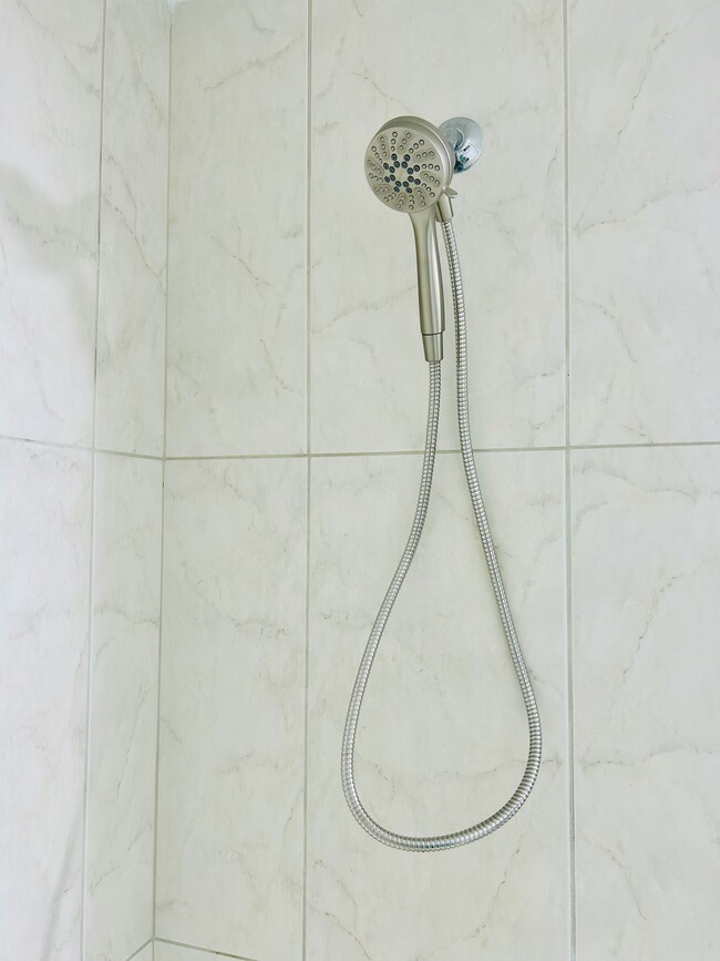 Shower - 6831 SW 44th St