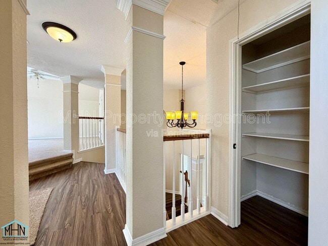 Building Photo - 1307 Adobe Run